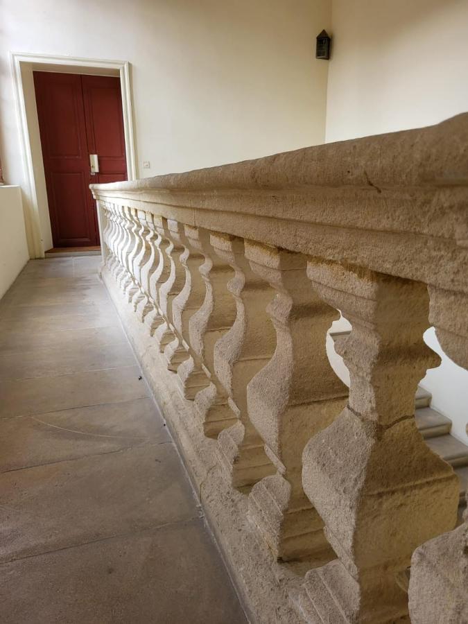 Uzes, Au Coeur Du Centre Medieval La Boussole D'Uzes, Appartement De Caractere Du XVII -Eme Siecle المظهر الخارجي الصورة